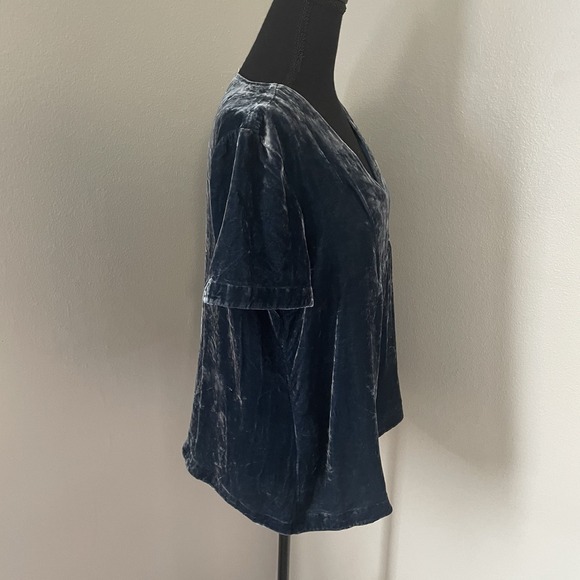 SUNDANCE Womens Sz L Blue Crushed‎ Velvet Top Rayon Silk Blend Whimsigoth Boho - Picture 3 of 6
